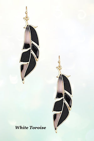 FEATHER WOOD ACETATE DANGLE EARRING