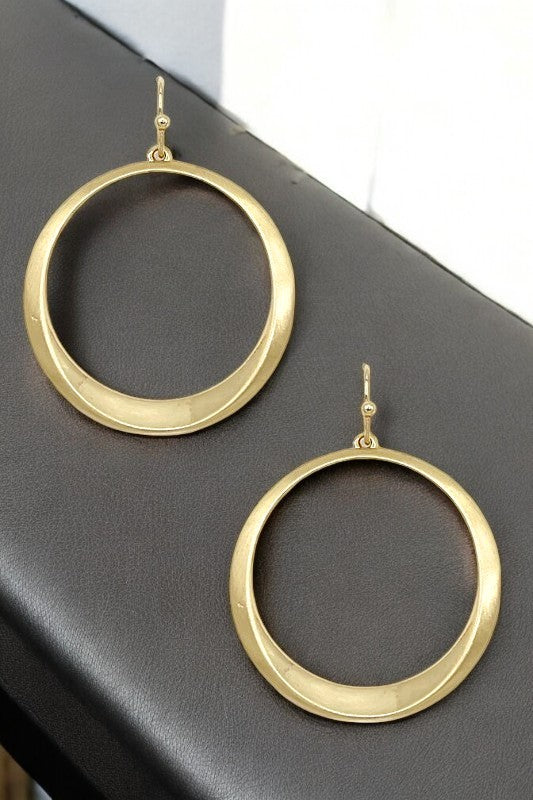 Round Twist Cut Out Dangle Earring