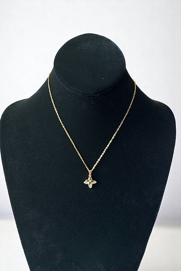 DOUBLE CLOVER PENDANT NECKLACE