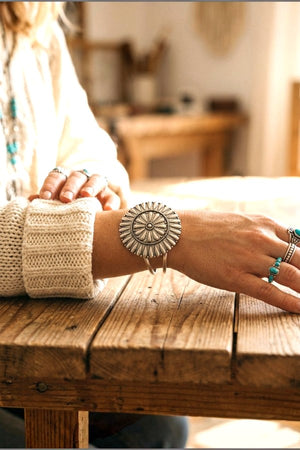 WESTERN ROUND CONCHO HINGE BRACELET