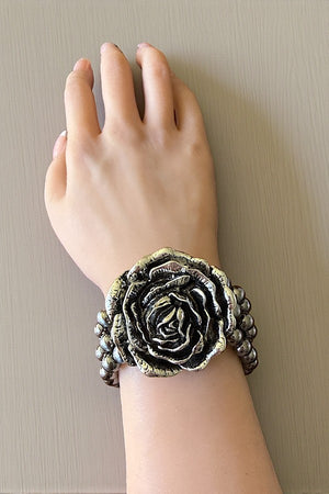 3D ROSE ACCENT TRIPLE LAYERED NAVAJO PEARLS STRETCH BRACELET