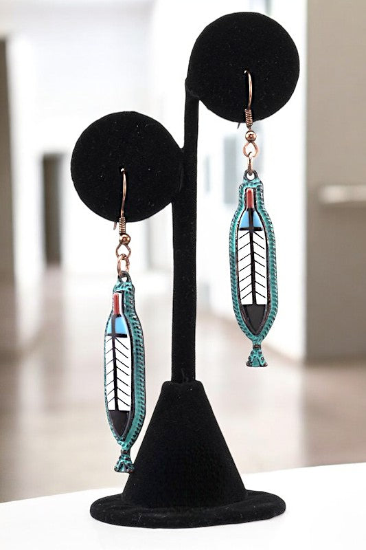 TRIBAL FEATHER ACCENT DANGLE EARRING