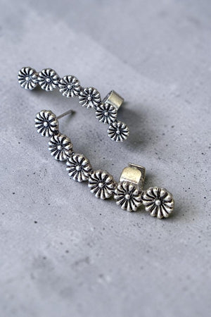 ETCHED FLOWER LINK EAR CUFF
