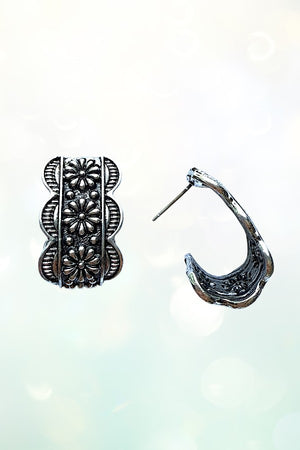 WESTERN FLOWER ETCHED HALF HOOP EARRING