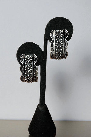 WESTERN FLOWER ETCHED HALF HOOP EARRING