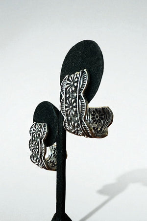 WESTERN FLOWER ETCHED HALF HOOP EARRING