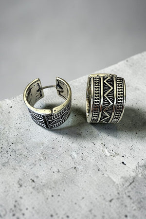 WESTERN TRIBAL PATTERN ENGRAVED WIDE HOOP EARRING