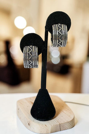 WESTERN TRIBAL PATTERN ENGRAVED WIDE HOOP EARRING