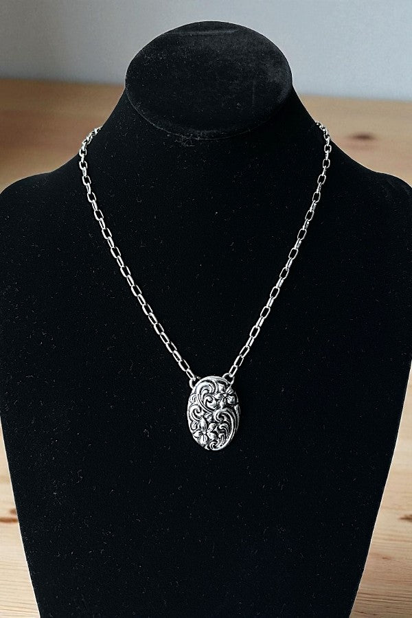 WESTERN LAYERED FLOWER CONCHO NECKLACE SET