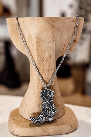 WESTERN ENGRAVED FLORAL COWBOY BOOTS PENDANT NECKLACE