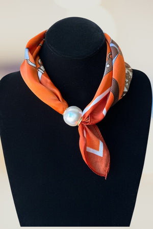 WESTERN SCARF CHARM LAYERED SNAFFLE BIT CHAIN NECKLACE