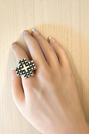 WESTERN CROSS BUBBLE PLATE CUFF RING