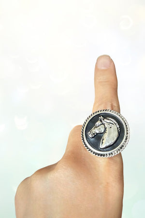 WESTERN HORSE HEAD PORTRAIT ROUND CUFF RING