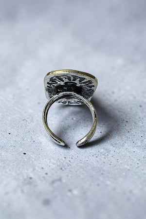 WESTERN OVAL CONCHO TQ CENTERED STATEMENT CUFF RING