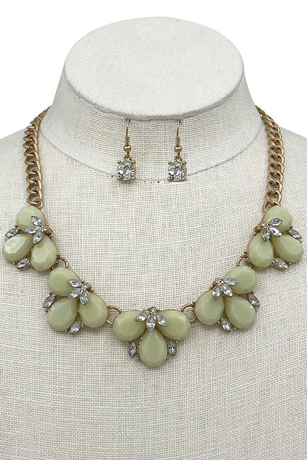 Semi Acrylic Floral Gem Necklace Set