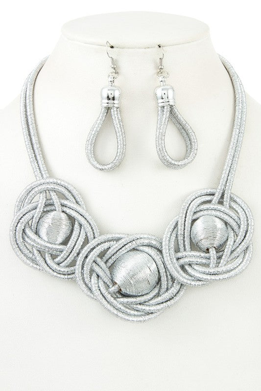 INTERTWINED ORB ACCENT BIB NECKLACE SET